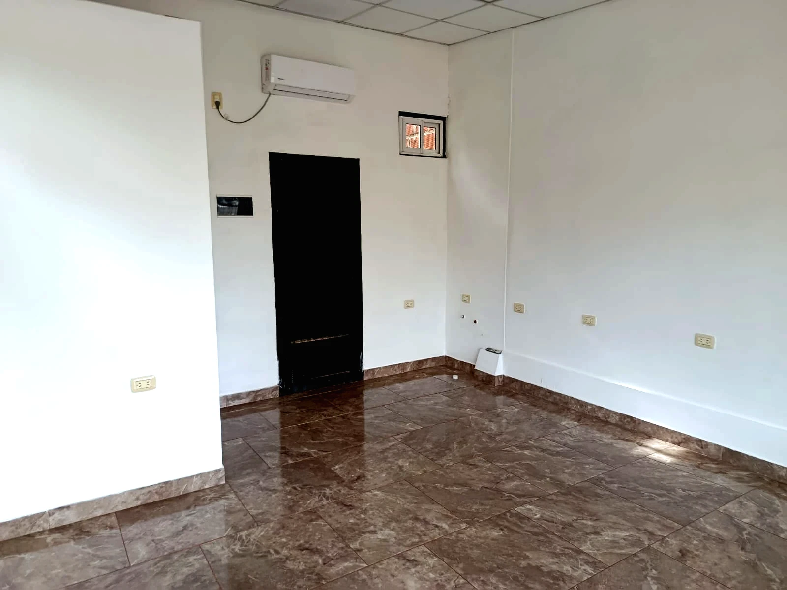 Local Comercial en ALQUILER – Av. Vivanco y Alte. Brown