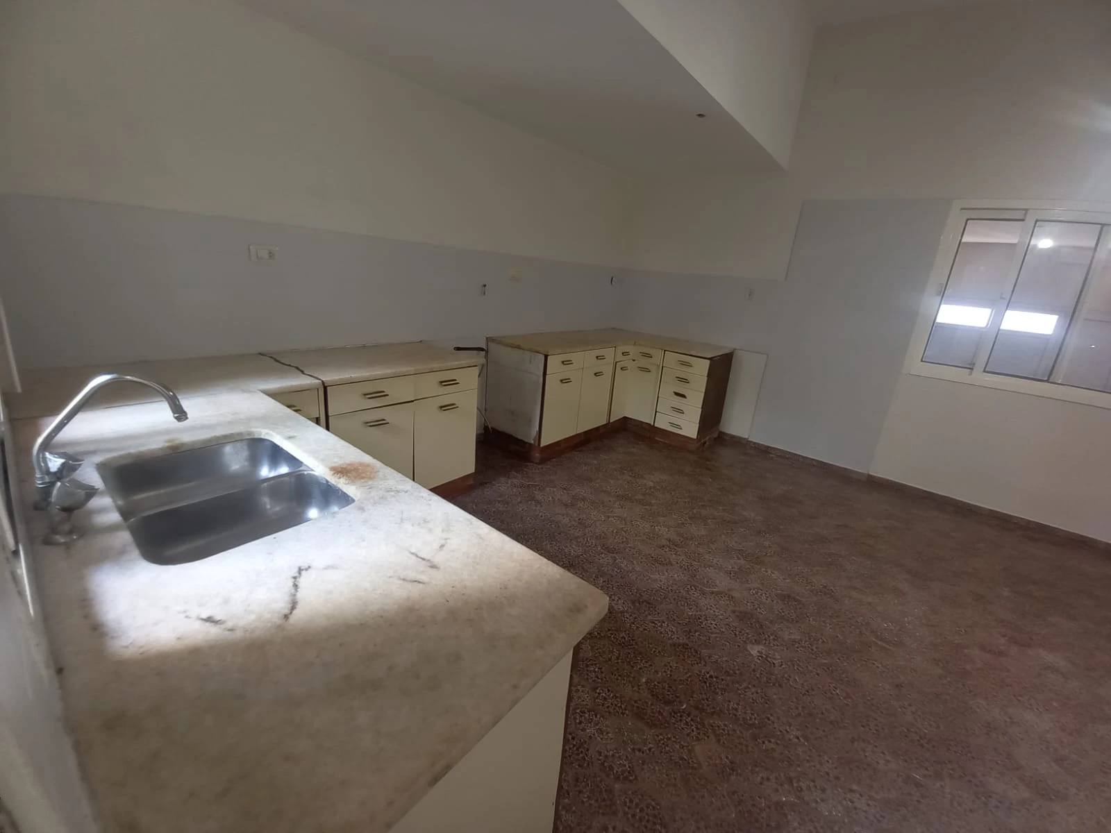Casa de 2 Plantas en VENTA + Dpto.