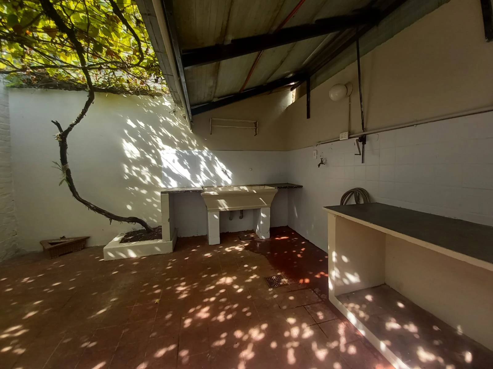 Casa de 2 Plantas en VENTA + Dpto.