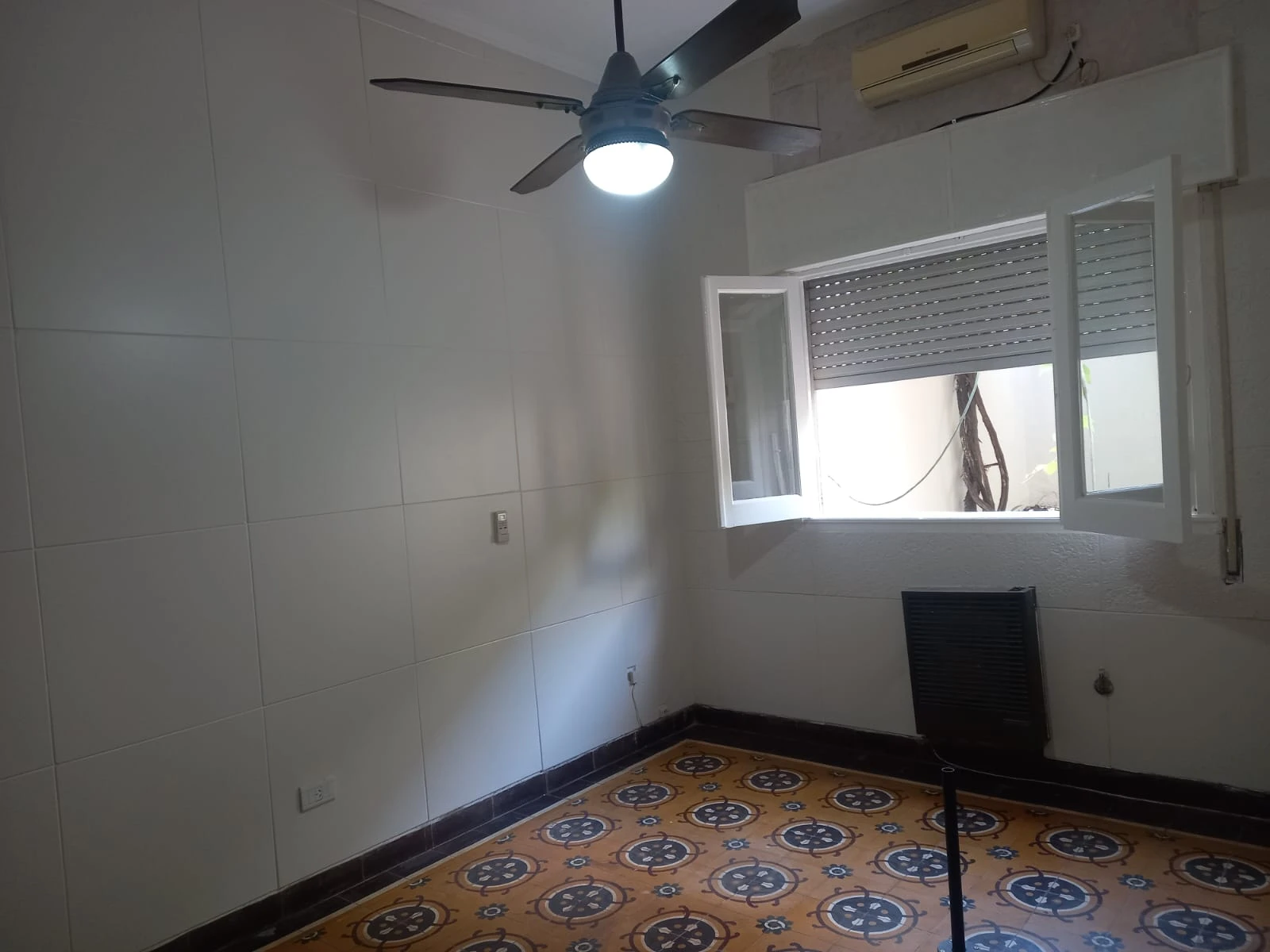 Casa de 2 Plantas en VENTA + Dpto.