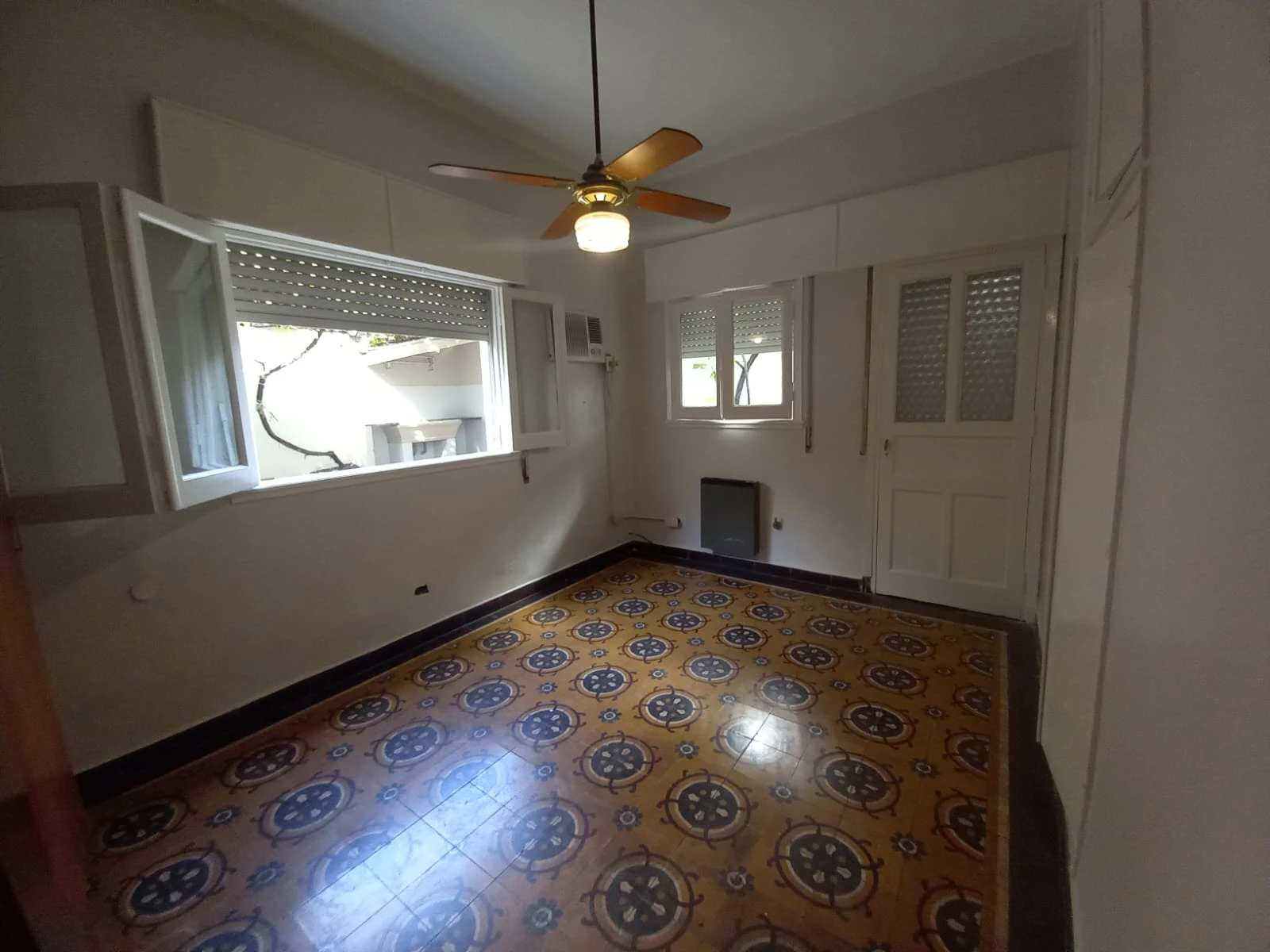 Casa de 2 Plantas en VENTA + Dpto.