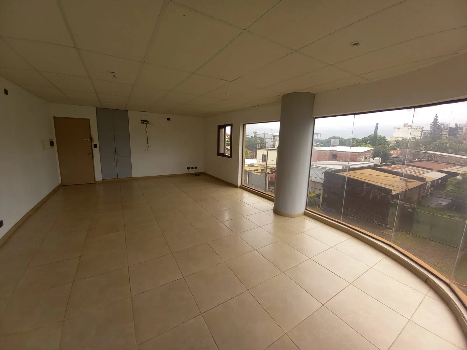 Oficina en ALQUILER – Edificio Fidelia 2do Piso