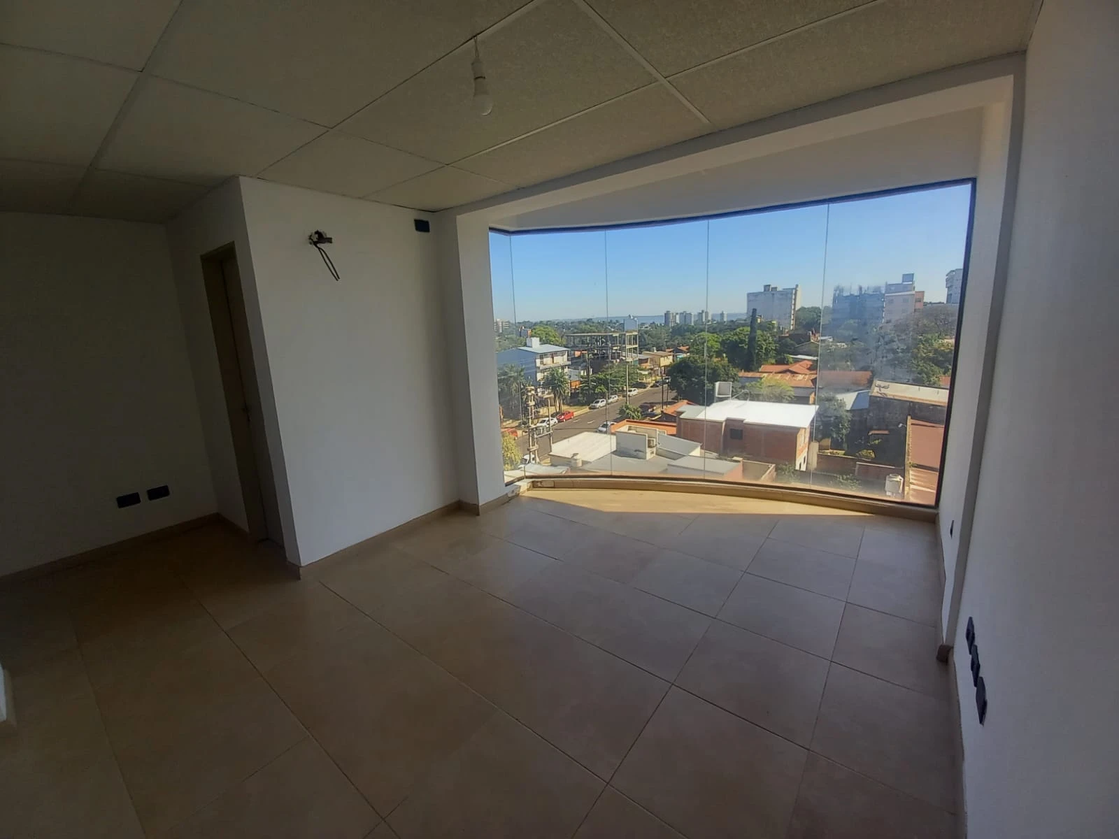 Oficina en ALQUILER – Edificio Fidelia 2do Piso