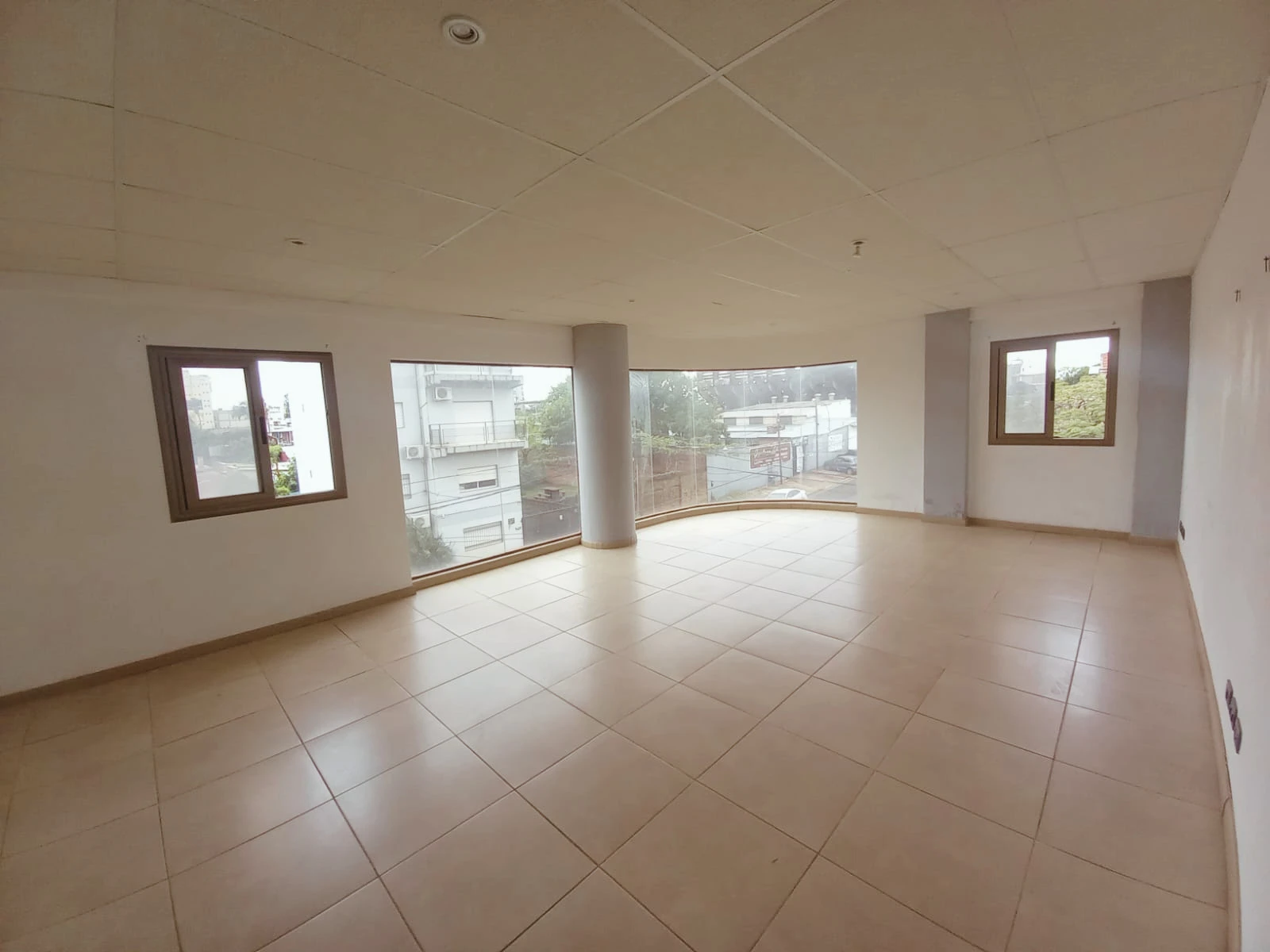 Oficina en ALQUILER – Edificio Fidelia 2do Piso